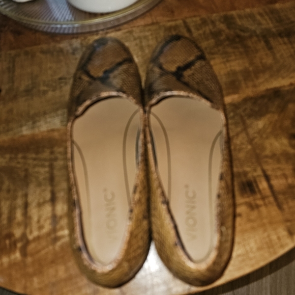 VIONIC 'Willa Boa' Brown Reptile Print Slipons, Size 8 EXCELLENT Pre-owned - Picture 4 of 5